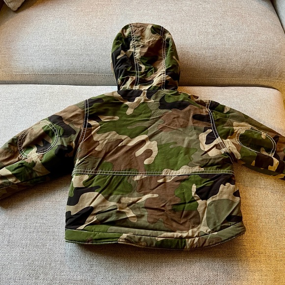 Mini Boden camouflage coat 12-18 mo - Picture 3 of 4